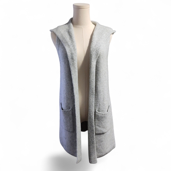 Tahari Soft Gray Knit Fabric - Picture 3 of 12